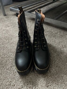 Black Lace-Up Leather Combat Boots - Doc Maartens